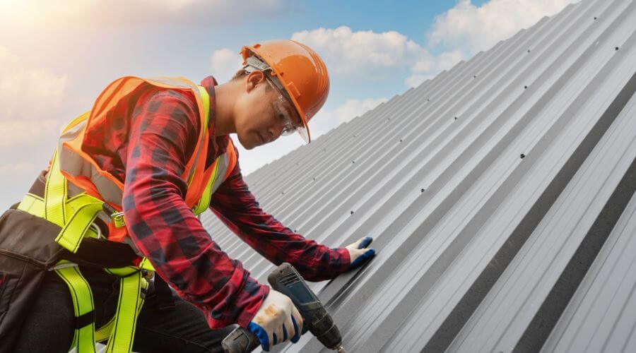 Professional gutter cleaning in Leslie, GA